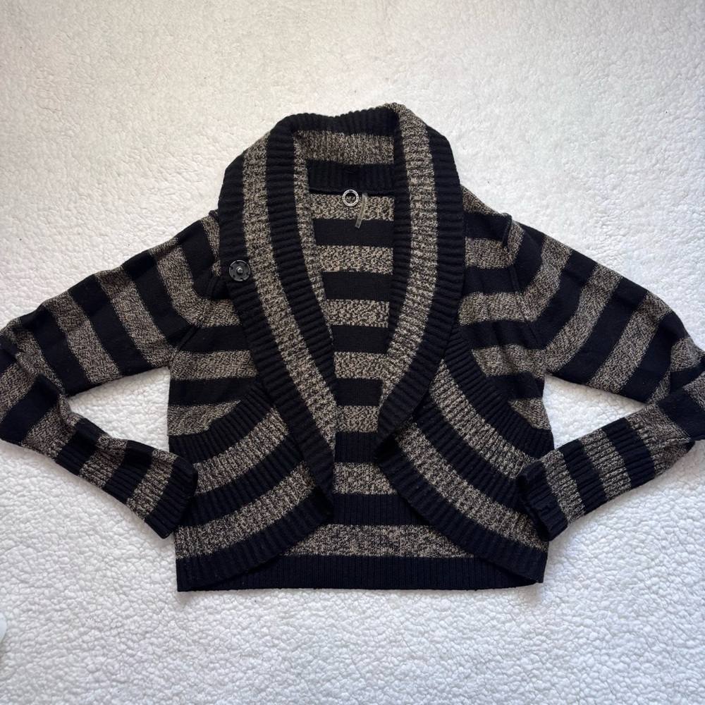 ⭐️⭐️⭐️One Girl Who Black and Brige Striped Bolero Cardigan size Medium - Picture 1 of 6